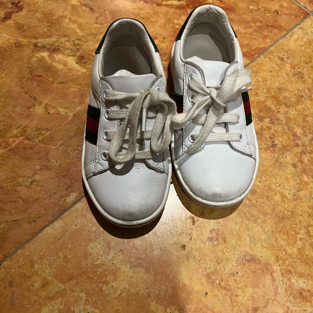 Well loved Gucci kids Aces size 23 can fit 12-18 months old!